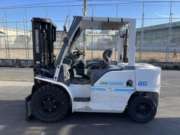 XE NÂNG DẦU 4 TẤN UNICARRIERS FD40-01