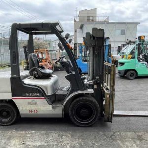 XE NÂNG XĂNG 3 TẤN NISSAN UGL02A30J-001197