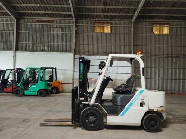 XE NÂNG DẦU 2.5 TẤN UNICARRIERS FHD25T5-01